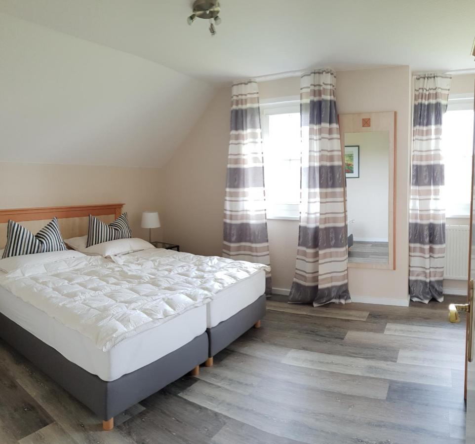 Ferienapartment Wiese & Meer Auf Ruegen Neddesitz Exteriör bild